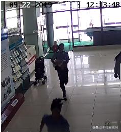 儿童被食物噎救助法,小孩吃东西噎住求助警察