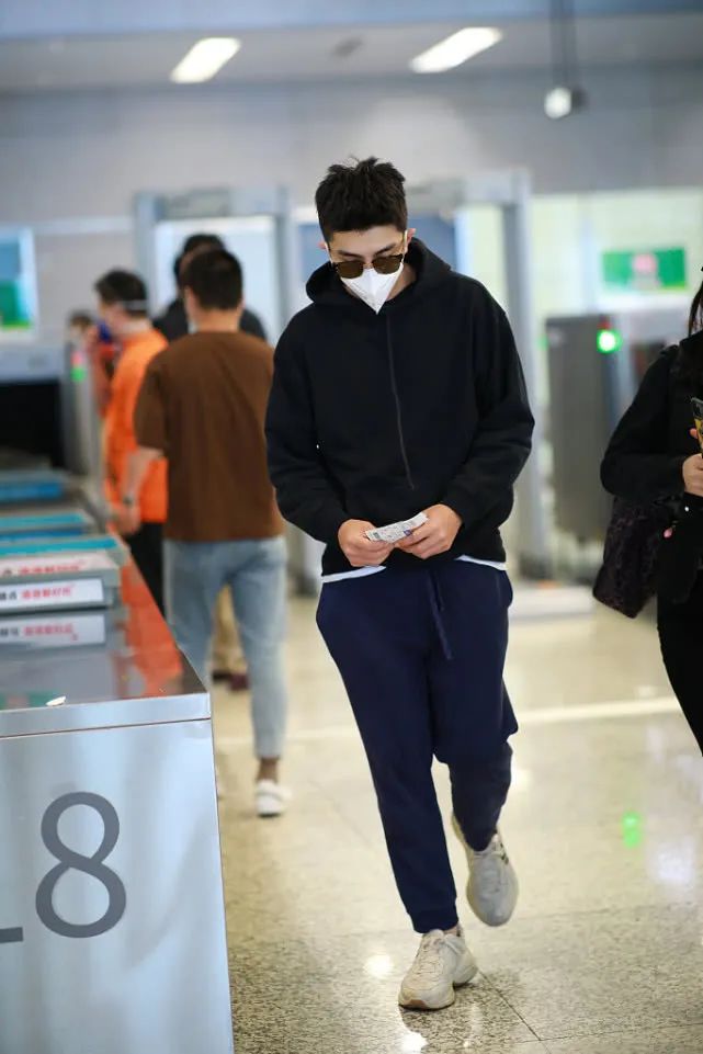 金瀚帅气军人装,金瀚颜值巅峰现代