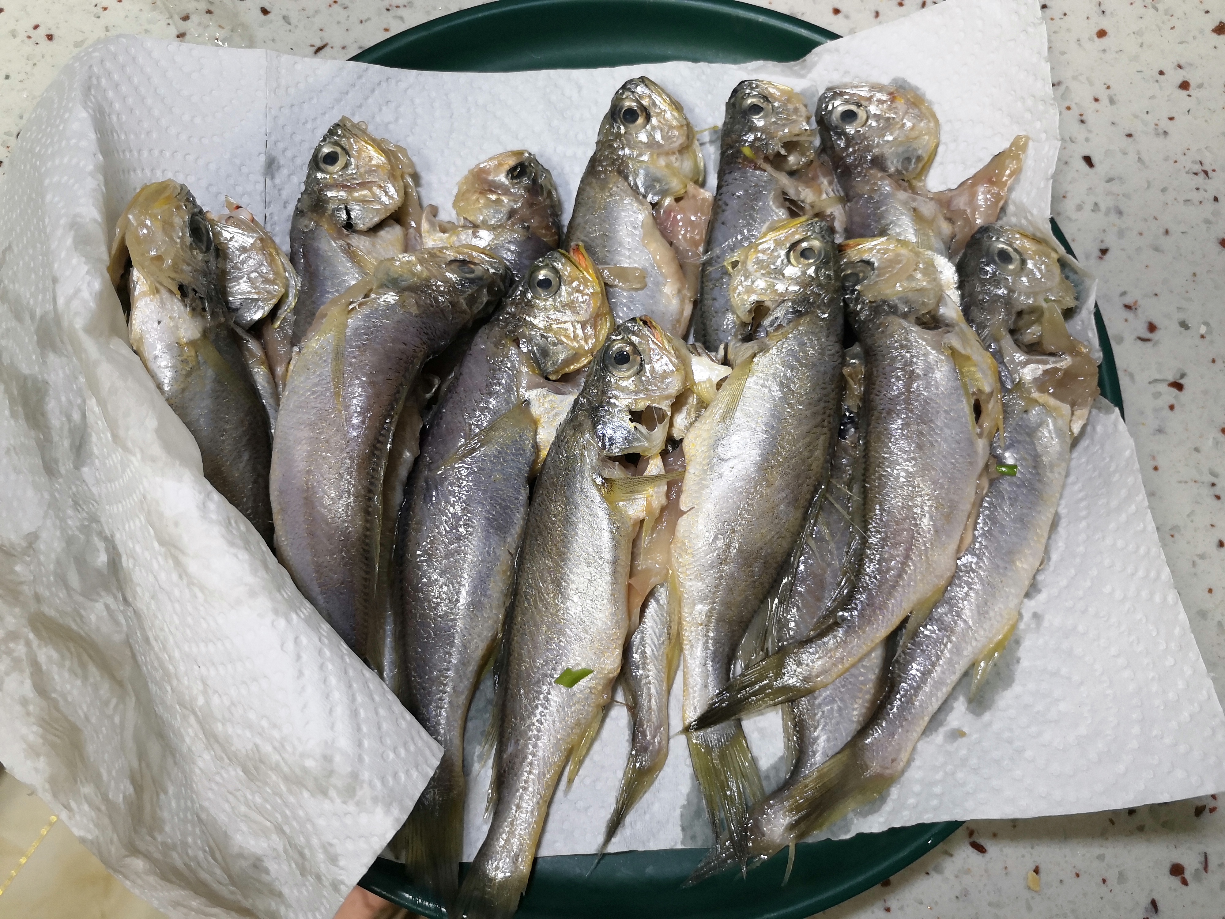 好吃的罐头鱼做法,怎样做鱼罐头才好吃放的时间又长