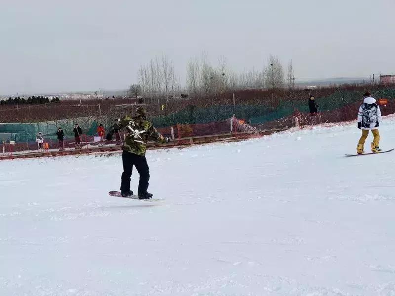 临沂茶山滑雪场地推荐,魅力冰雪之旅