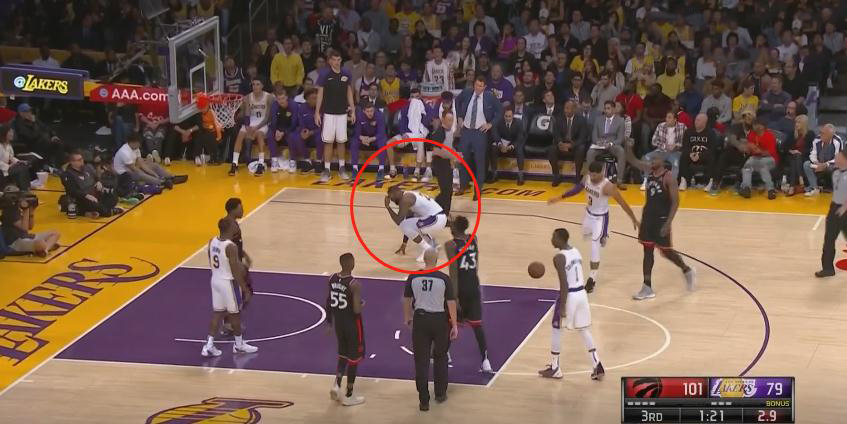 被吹技术犯规后谁执行罚球,被吹违体犯规后谁来执行罚球