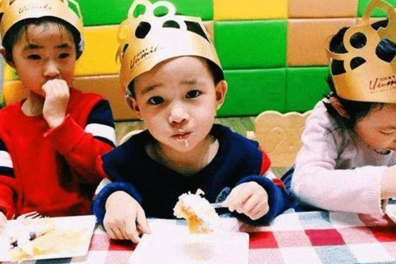 幼儿园不建议孩子生日送蛋糕,孩子过生日要不要带蛋糕到幼儿园