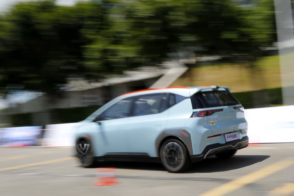 埃安y新增车型解读,埃安y最低配试驾