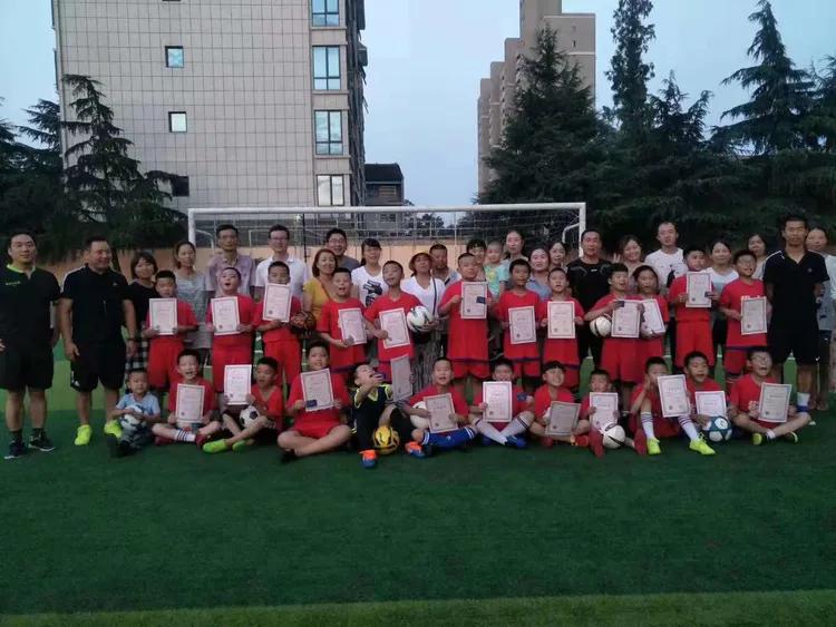 做公益足球的周至人