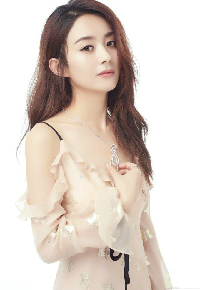 有一种“平胸”叫赵丽颖，看到她的穿着，才知什么叫高级的性感