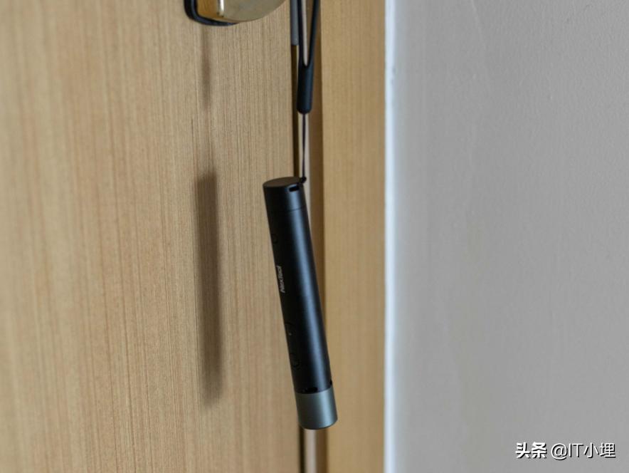 住酒店成为“网剧主角”？小米有品爆款手电，让“第三只眼”现形