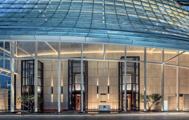 索菲特酒店颜值巅峰之作,《流浪地球》男主吴京都去佛山打过卡