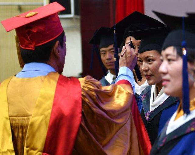 临床专硕真的没出路吗,医学临床学硕和专硕毕业后职称