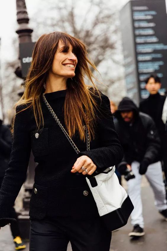 女人一定要有个好包吗,为什么女人只需要一个拥抱