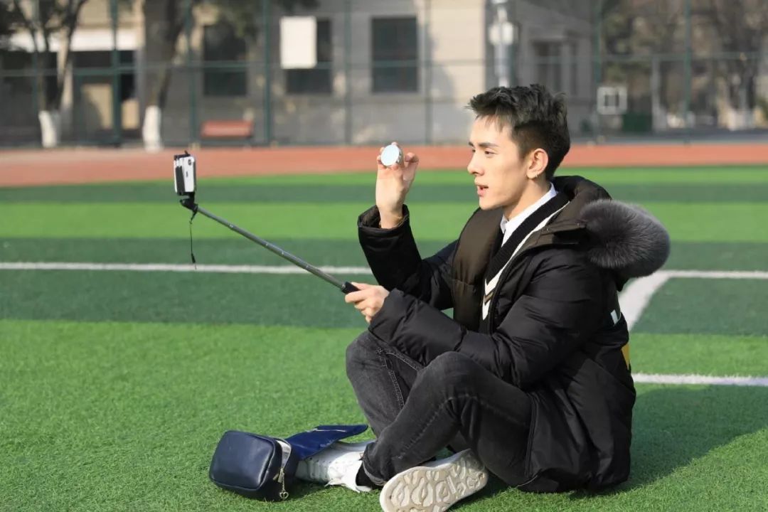 导购年入百万,李佳琦从月薪3000到年入千万