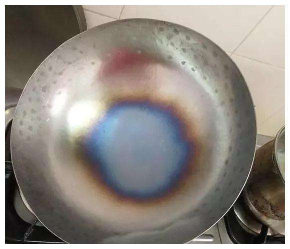铁锅生锈炒菜有股铁锈味还能吃吗,去除铁锅生锈的正确方法