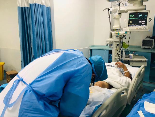 雷击闪电天气时会遇到什么危险,雷雨天气预报我们要慎防雷击