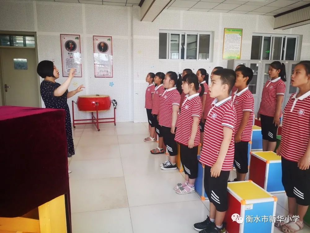 儿童学校兴趣小组,学校有三个兴趣小组共有学生180人