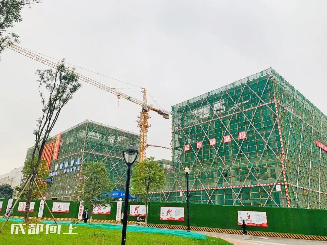 大运村建设火热朝天，成都大学已经上天