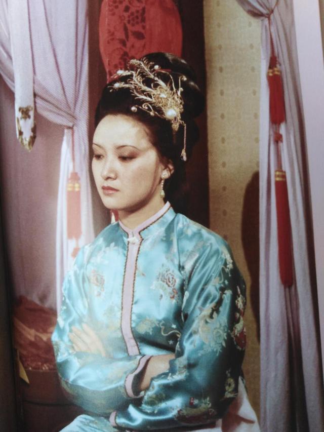 红楼梦中提到王熙凤对贾府的管理,红楼梦贾府落败后的惨状