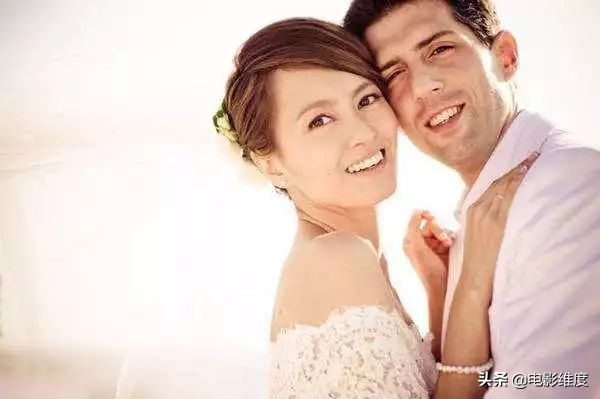 44岁梁咏琪晒和女儿照片 (梁咏琪怎样认识西班牙老公)