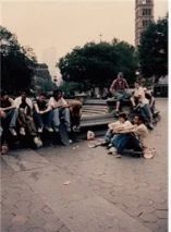 一块红砖打上LOGO卖出天价,顶级潮牌是这么打造的