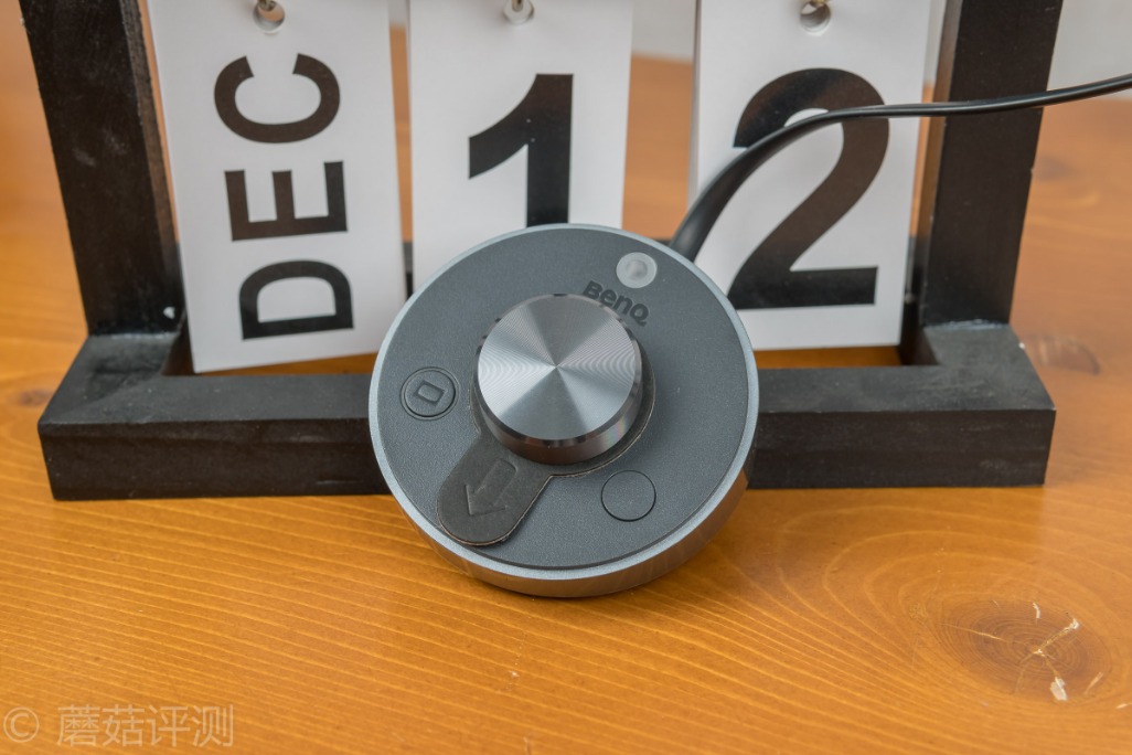 明基screenbar屏幕挂灯效果,明基显示器屏幕挂灯