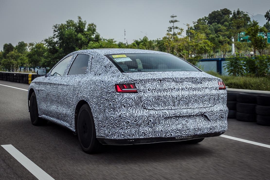 比亚迪汉ev2022款续航700公里,超级锂电池续航500公里