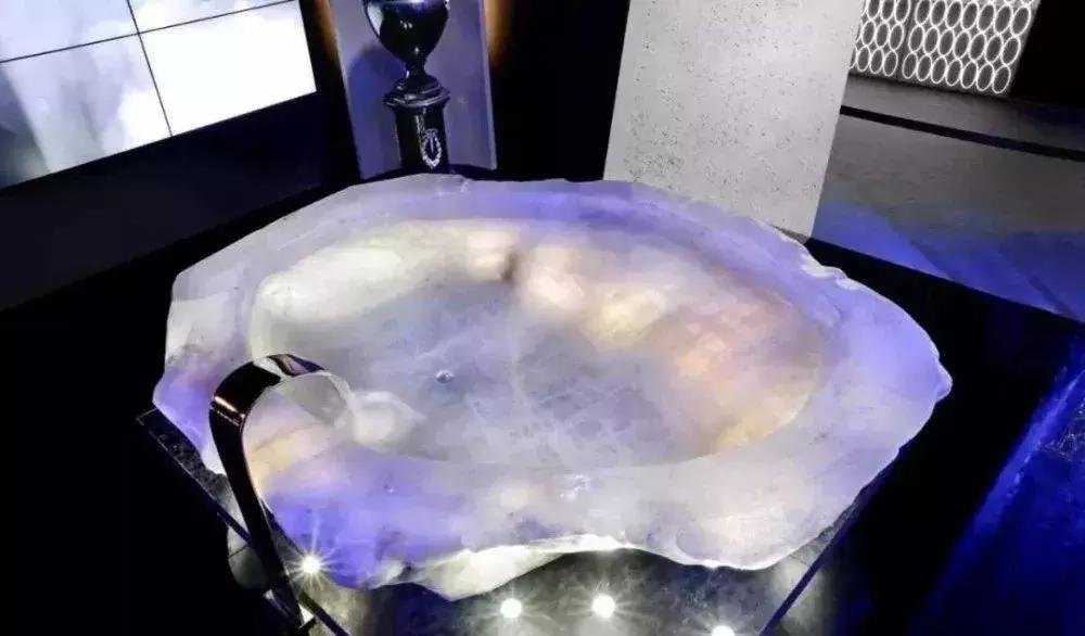 来,我请你洗澡,小编有个“价值10000000的石材浴缸”