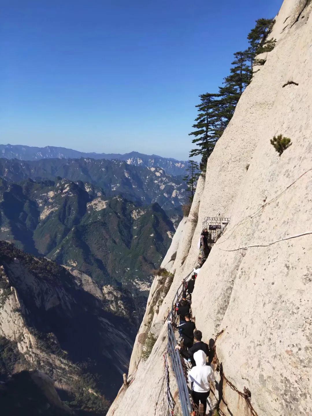 鐧讳簡鍗庡北鐪嬫贰鐢熸,绔欏湪灞遍《鍗庡北璁哄墤