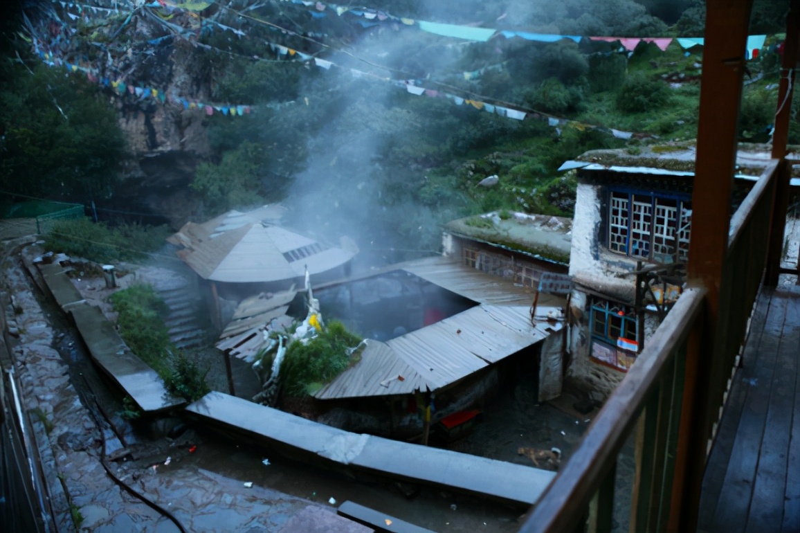 *藏西**客流较少的世界级温泉，可缓解多种疾病，舒适又人少