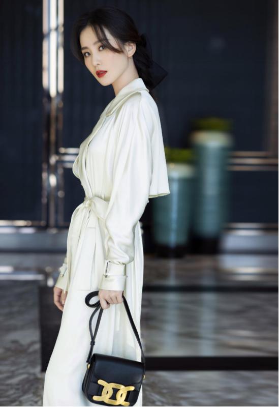 风衣搭配什么衣服好看30几岁,短款风衣男怎么搭配最时髦