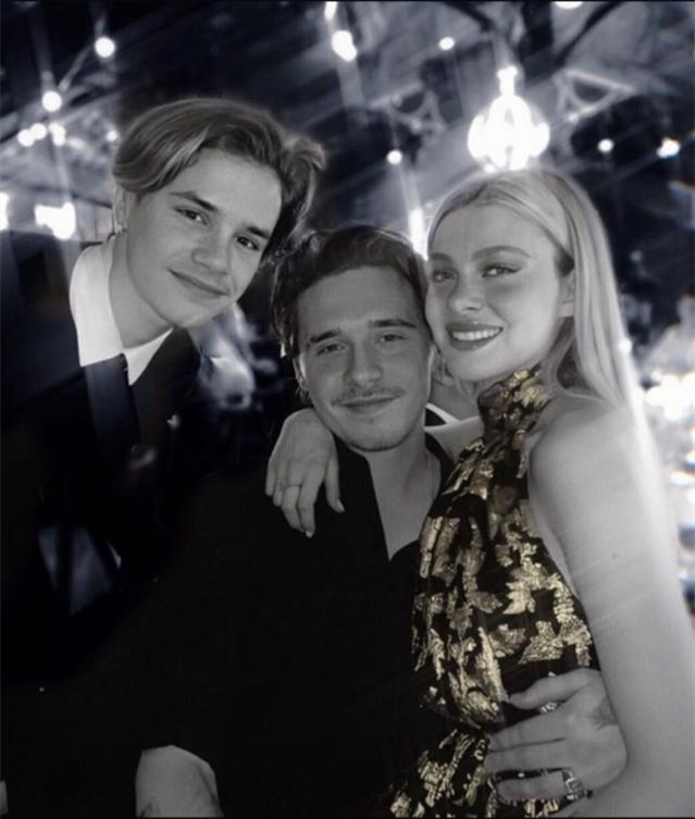 幸福快乐一家人20张照片,幸福一家人庆祝生日