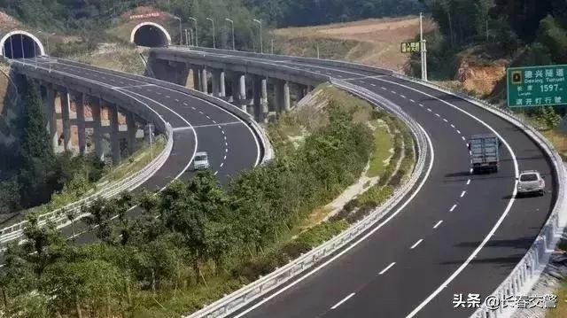 高速路标线图片大全详解,跑高速时这5种标线你一定要弄清