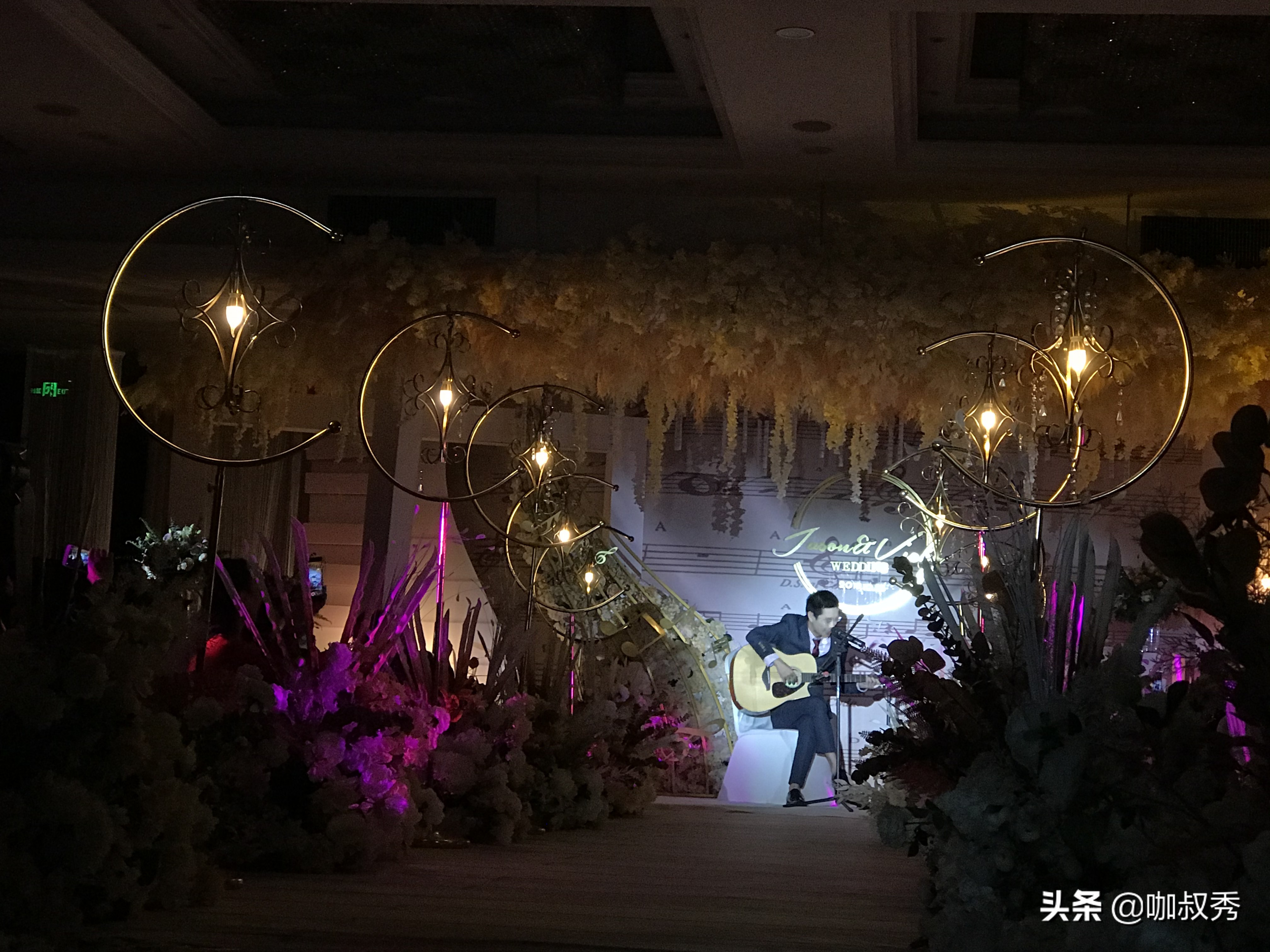 婚礼环节新郎唱歌怎么主持,新郎自己主持婚礼主持词