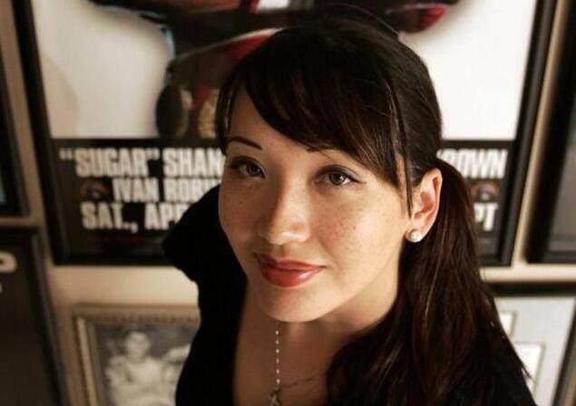 美国拳王*韩国娶**女粉丝！一年花光千万资产，腰带被偷走拍卖