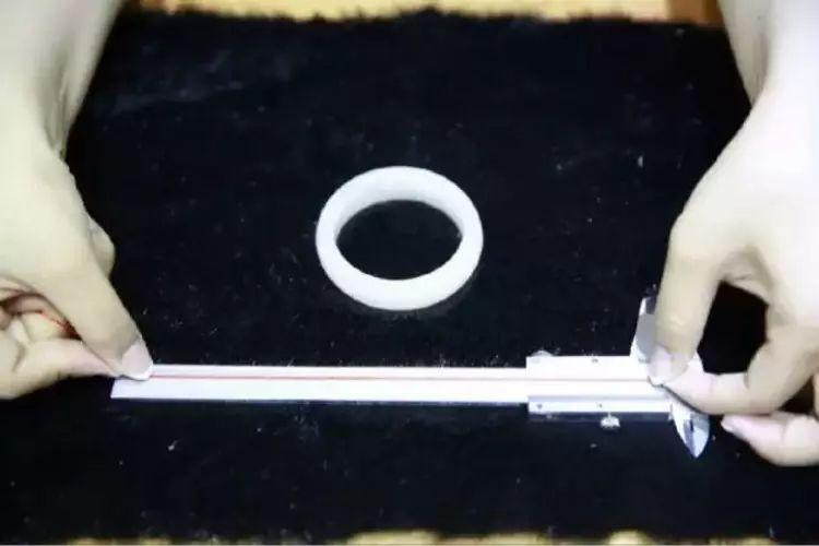 不小心打碎玉镯子24万什么连续剧,把戴了十几年的手镯打碎会不好吗