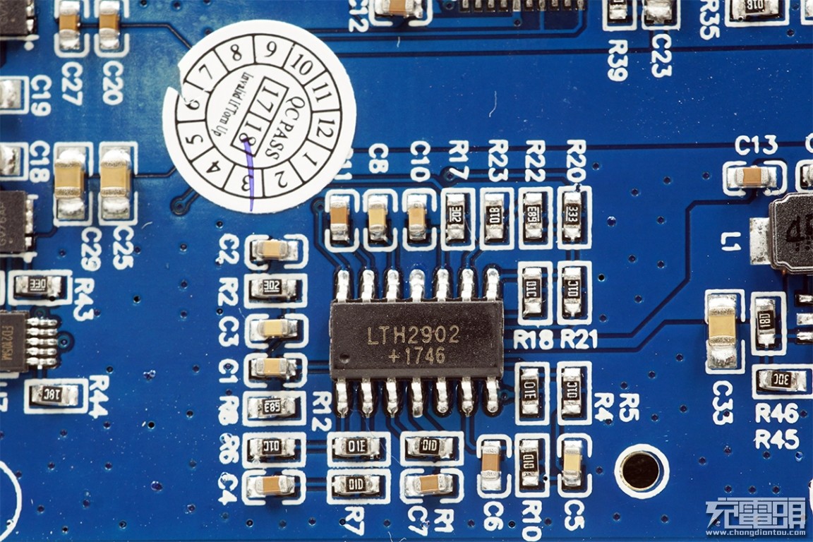 philips充电器拆卸图解,飞利浦dlp2109移动电源拆解
