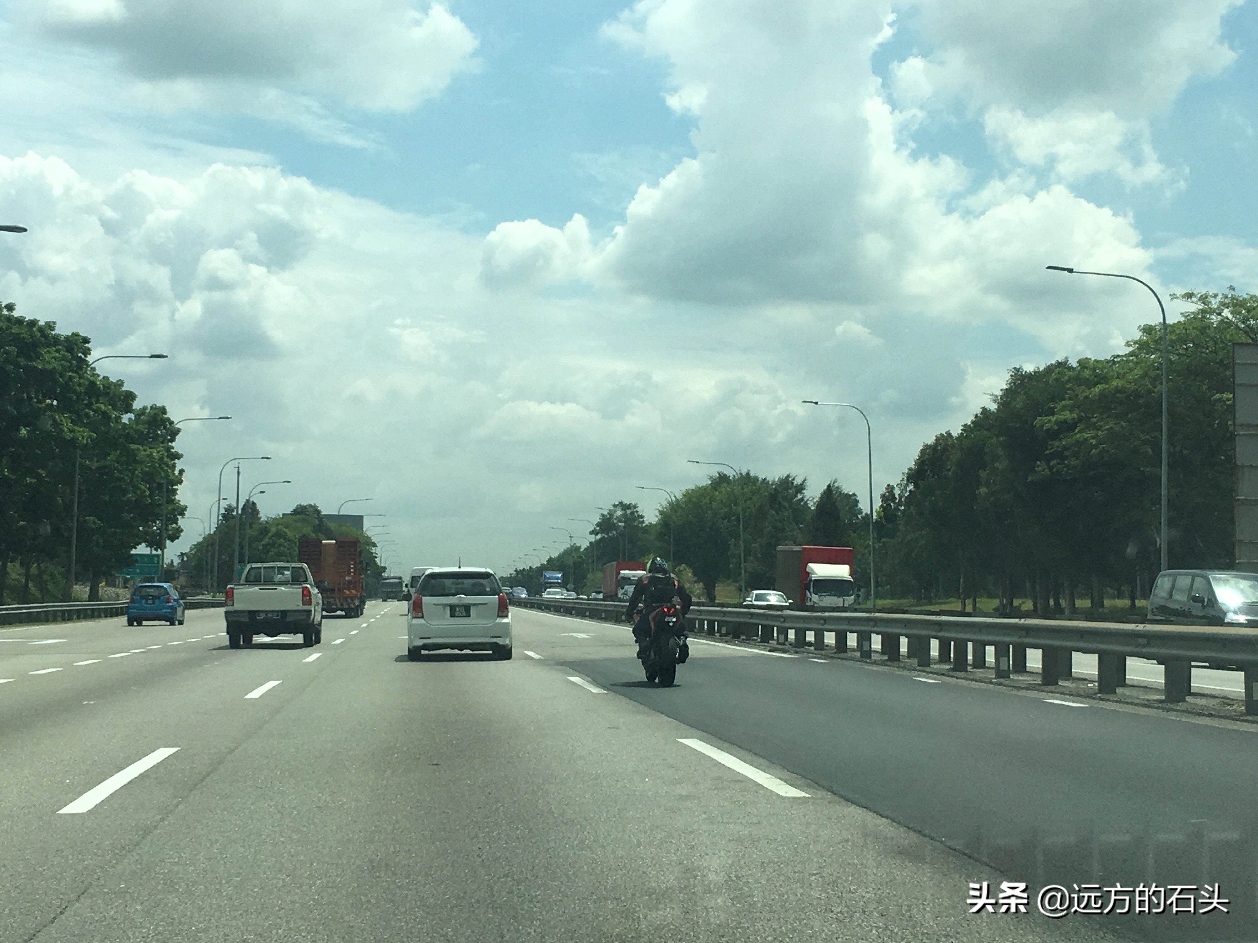 摩托车真的可以上高速吗,为什么摩托车出行很便利