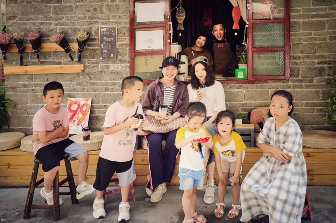 互联网大厂情侣辞职，爆改12㎡房车：不买房也可以很快乐