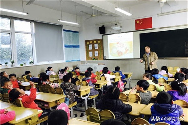 怎么举报校长不放学籍,校长不愿意收男孩上学