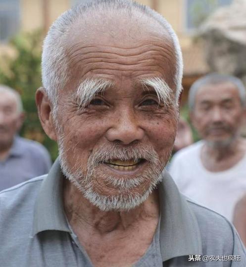 看相眉毛一半浓一半淡代表什么命,俗语三十生豪四十亡