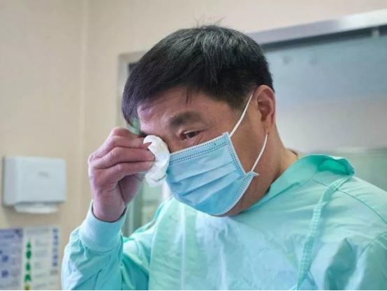 亲人不幸进了ICU,都会经历哪些痛苦?先给你介绍4个