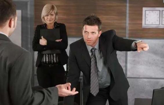 如何应对职场背后的诋毁？高情商的职场人一般这样做