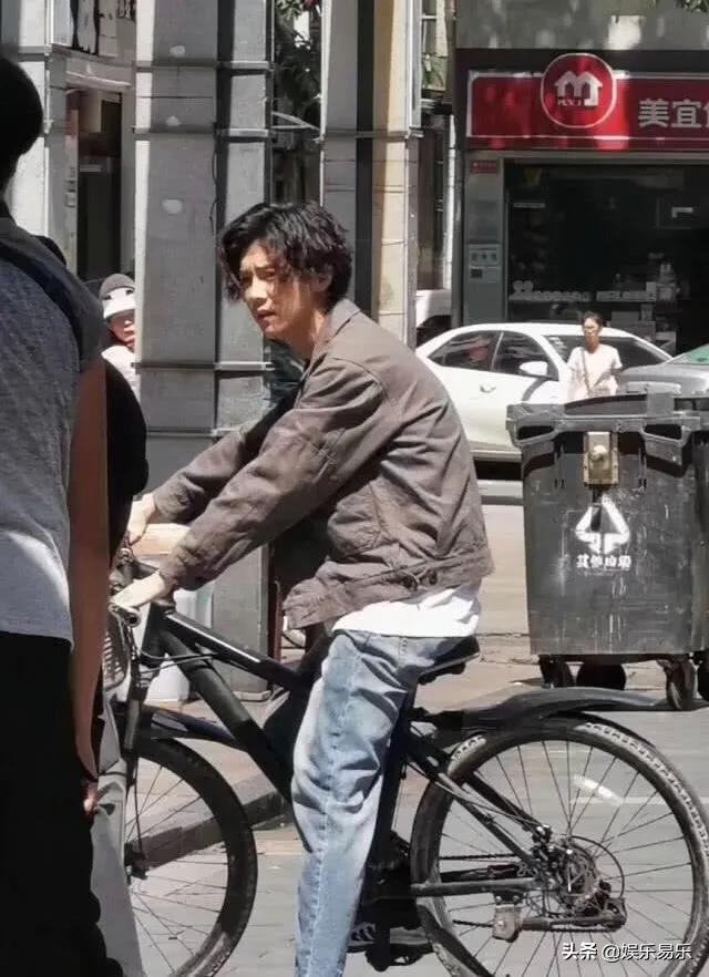 奔跑吧兄弟鹿晗划船摔倒受伤了,路人偶遇鹿晗搞笑名场面