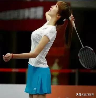 高远球如何正确发力,正手高远球规范动作