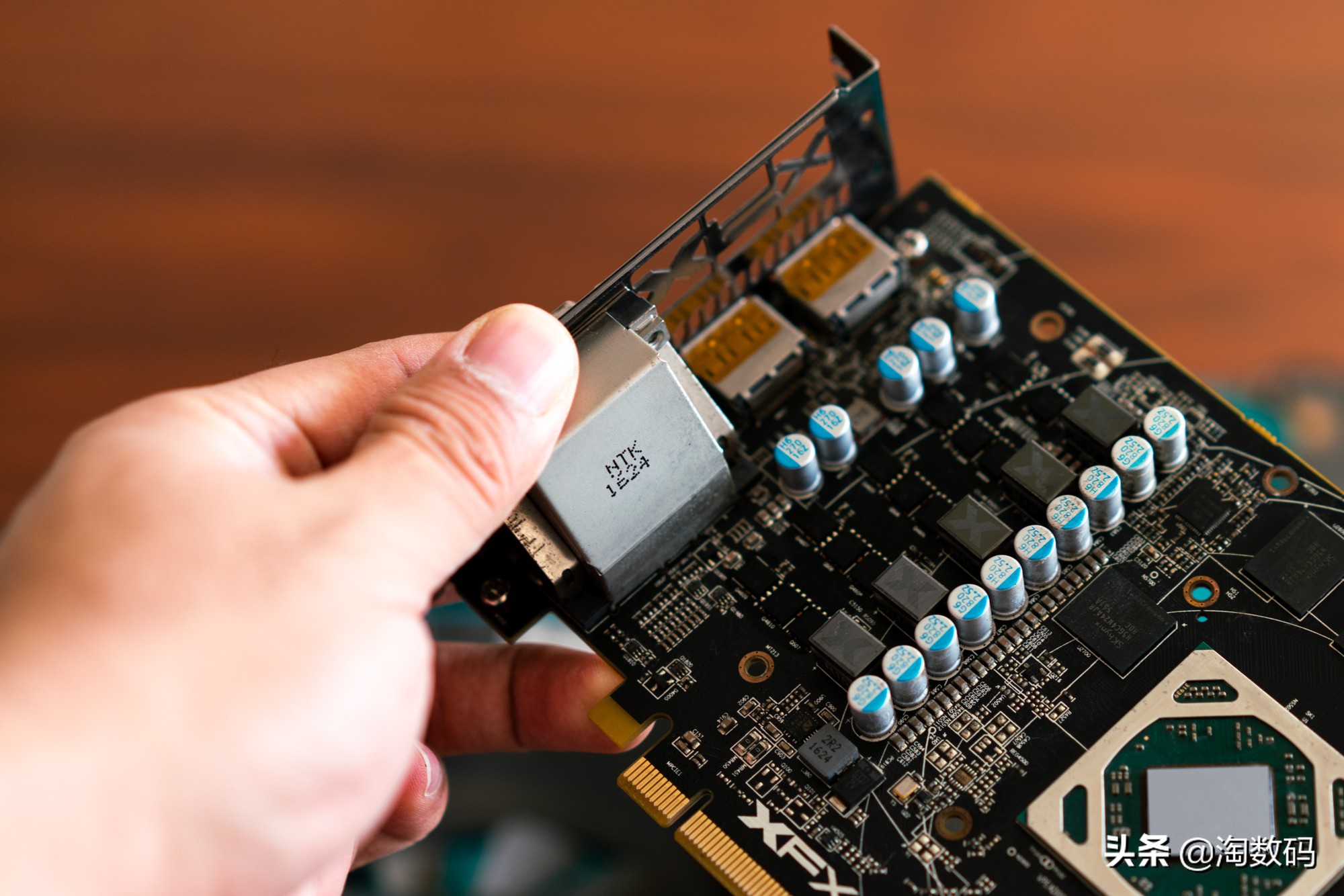 300元AMD显卡,amd300元吃鸡电脑