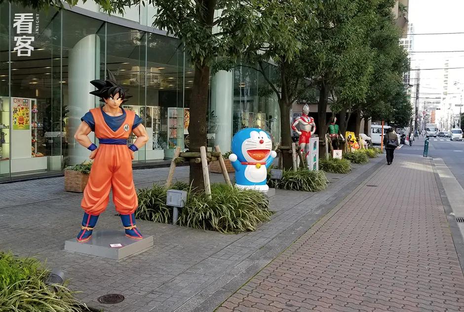 我在静止的东北小卖铺，淘到了属于成年人的玩具总动员