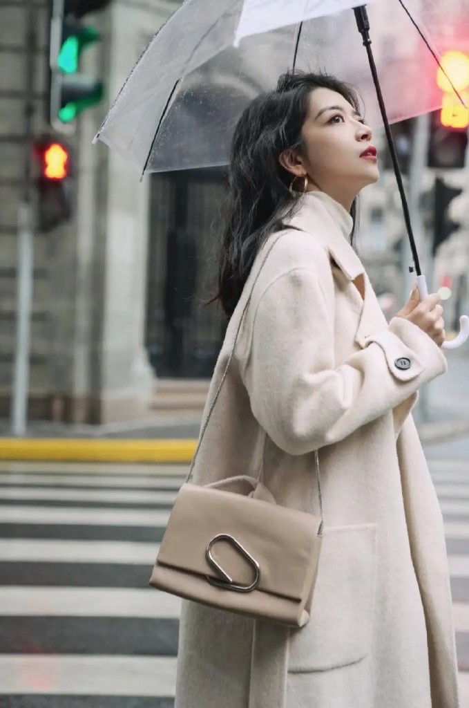 毛呢大衣女装大码中长款宽松显瘦,秋冬毛呢大衣这样穿