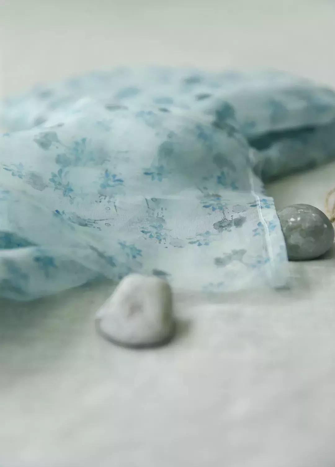 丝质衣物污渍清洗,丝质衣服的洗涤方法