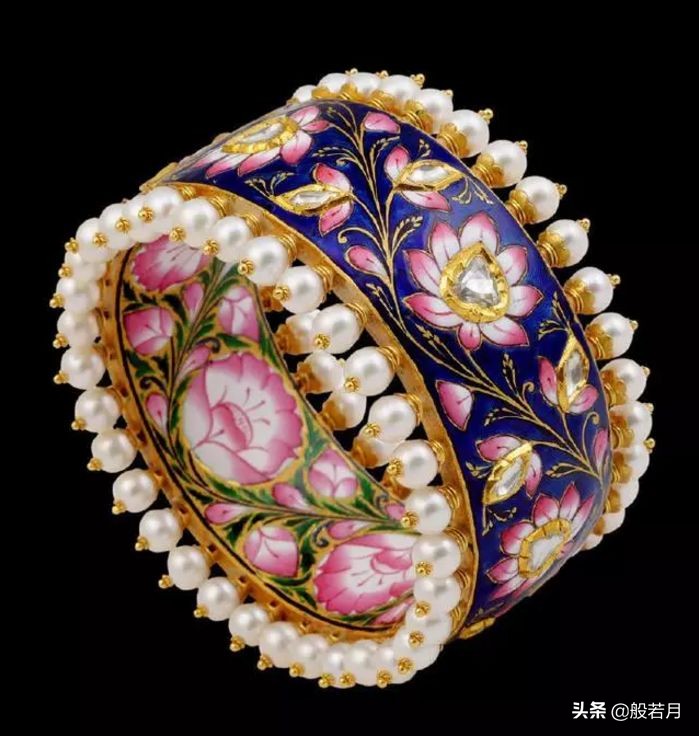 鍗板害楂樼骇鐝犲疂棣栭グ,鍗板害鐝犲疂棣栭グ