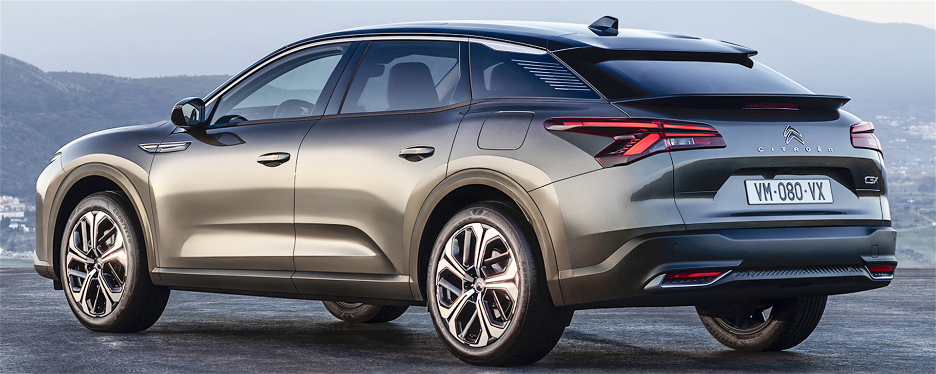 丰田卡罗拉cross2023款落地价,丰田卡罗拉cross国产网友加价5万