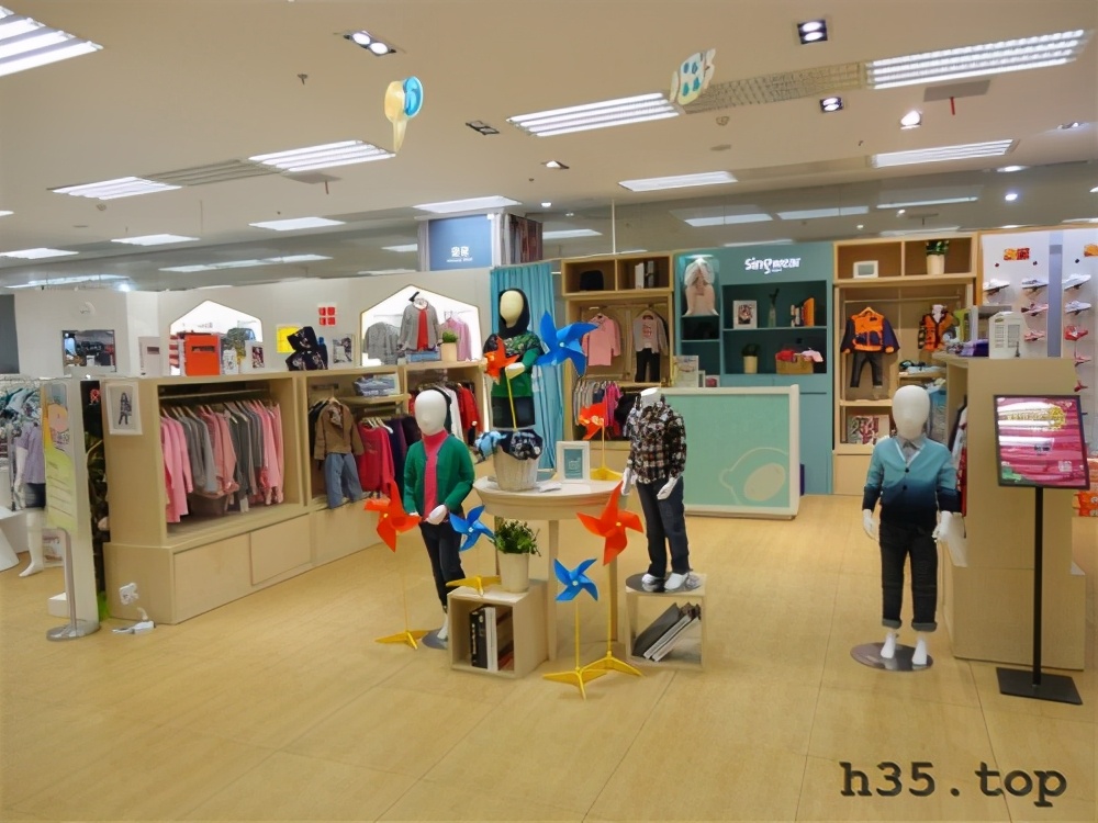 最新童装店双门头装修效果图,童装店怎么装修才有顾客