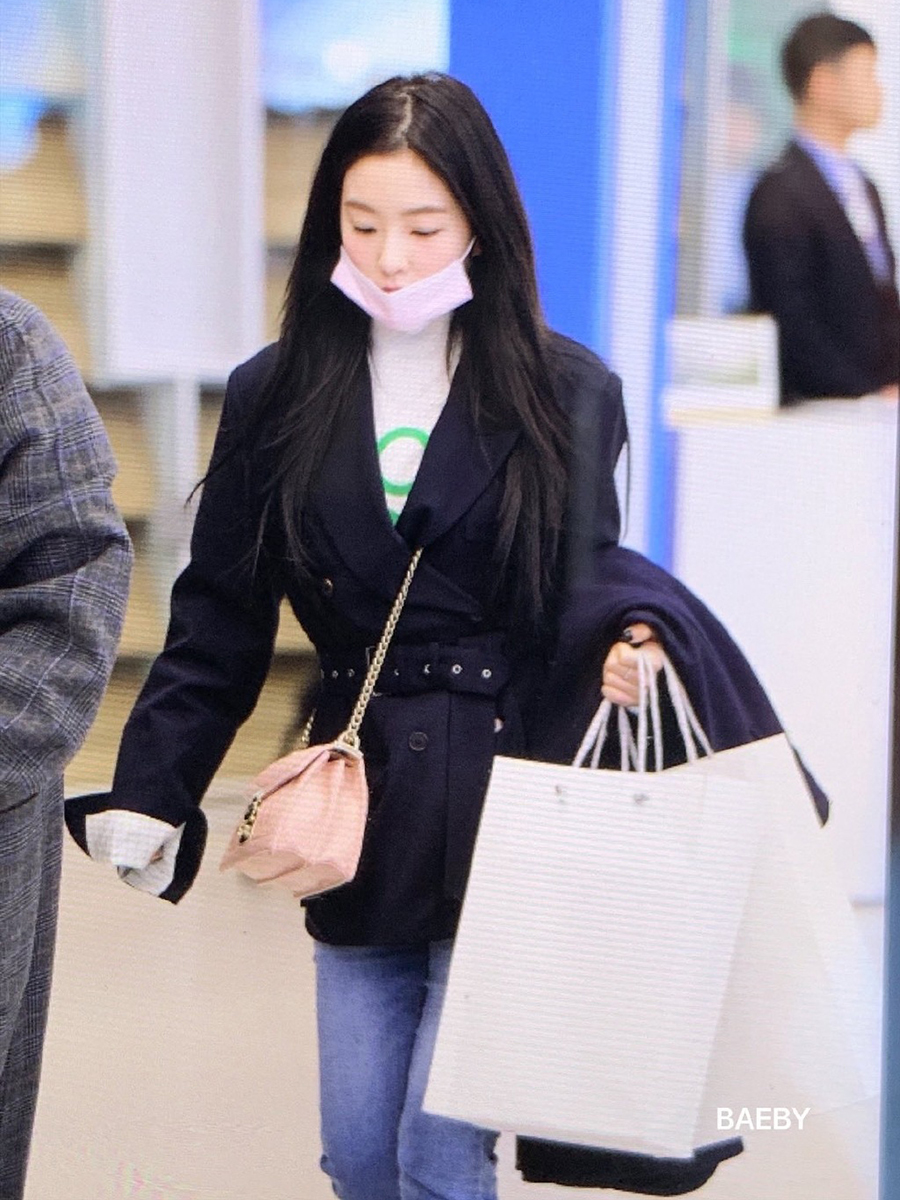 裴珠泫最新机场照同款穿搭 (张天爱vs裴珠泫)