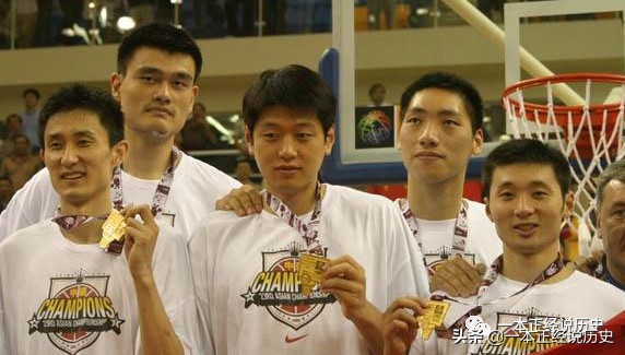 中国男篮和中国男足谁会走出困境,曾经中国男篮有多强